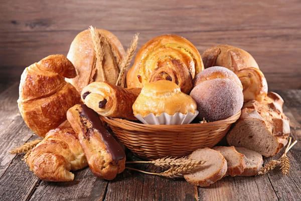 depositphotos_81270964-stock-photo-croissant-and-various-bread.webp
