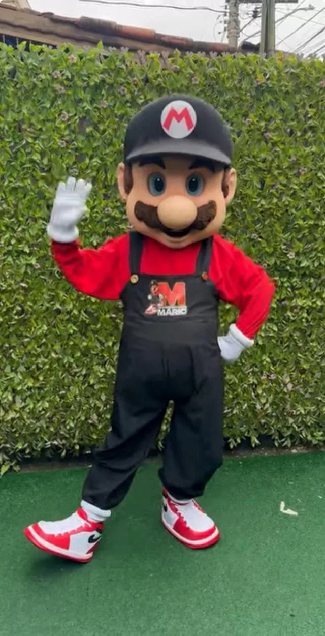 why-is-mario-wearing-nike-shoes-v0-7pxtu6nmyzfe1.jpg