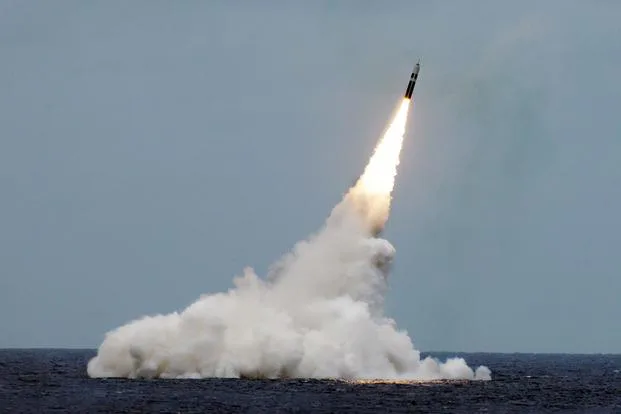 sub-launches-trident-1800.jpg