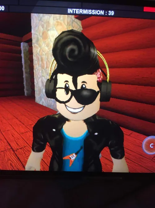 Doll Avatar (Slender) - Roblox