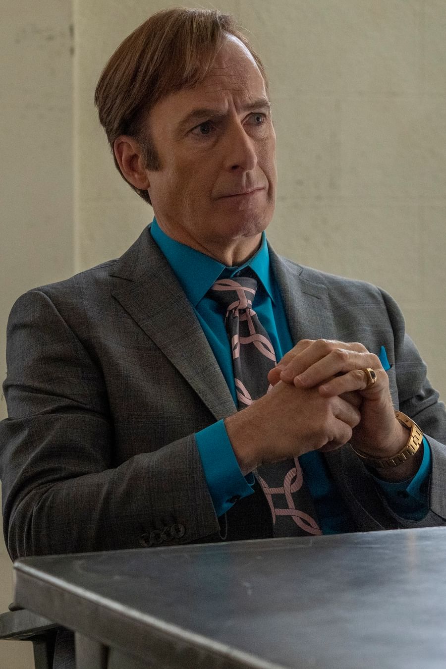 Лучше звоните солу 2015 постер. Better call saul. Better call saul episode 1. Боб оденкирк. Better call saul in english.