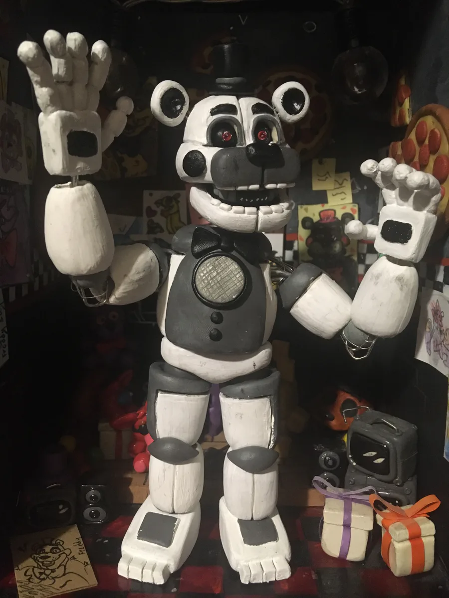 Managed to buy off someone's Funtime Freddy, the left arm joint is a lil  broken but was easily fixable. Only need 2 left to complete Ennard! :  r/fivenightsatfreddys